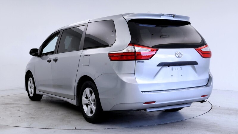 2019 Toyota Sienna L 2