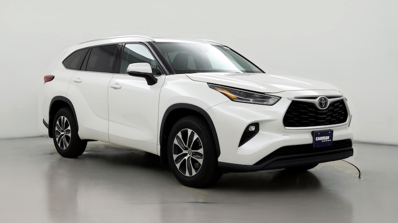 2021 Toyota Highlander XLE Hero Image