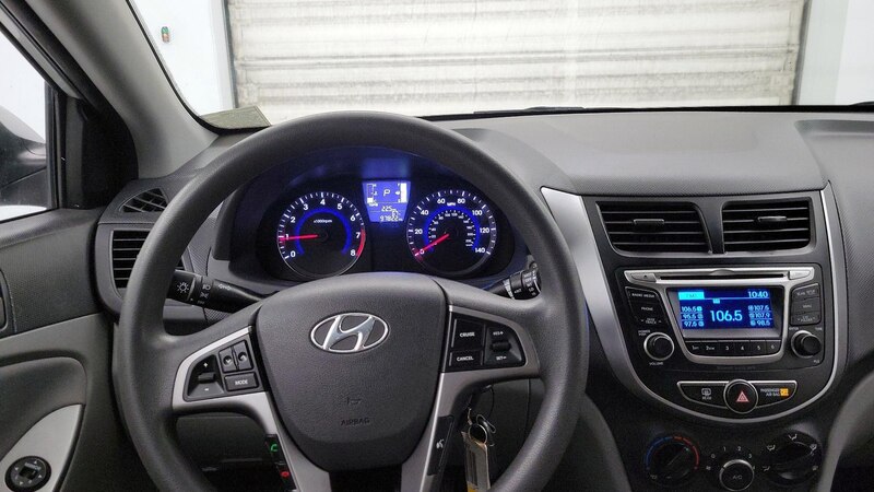 2016 Hyundai Accent SE 10
