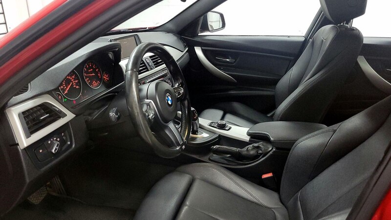 2013 BMW 3 Series 320i 11