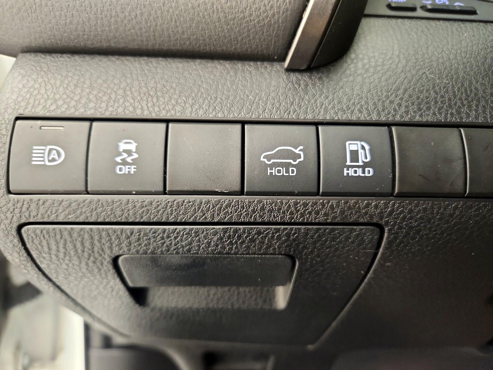 Thumbnail: 2022 Toyota Camry - 13