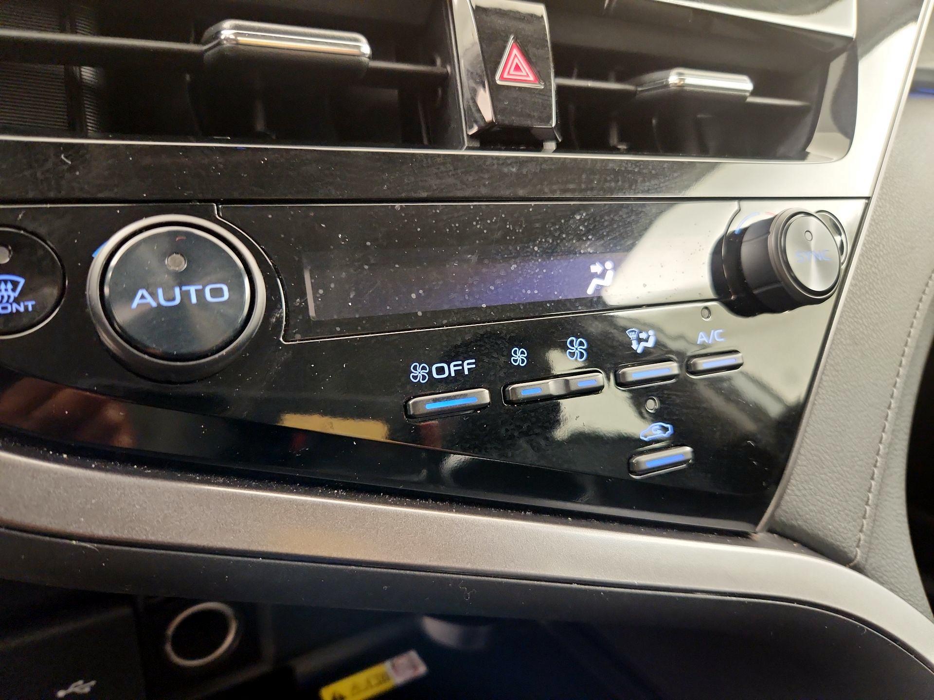 Thumbnail: 2022 Toyota Camry - 16