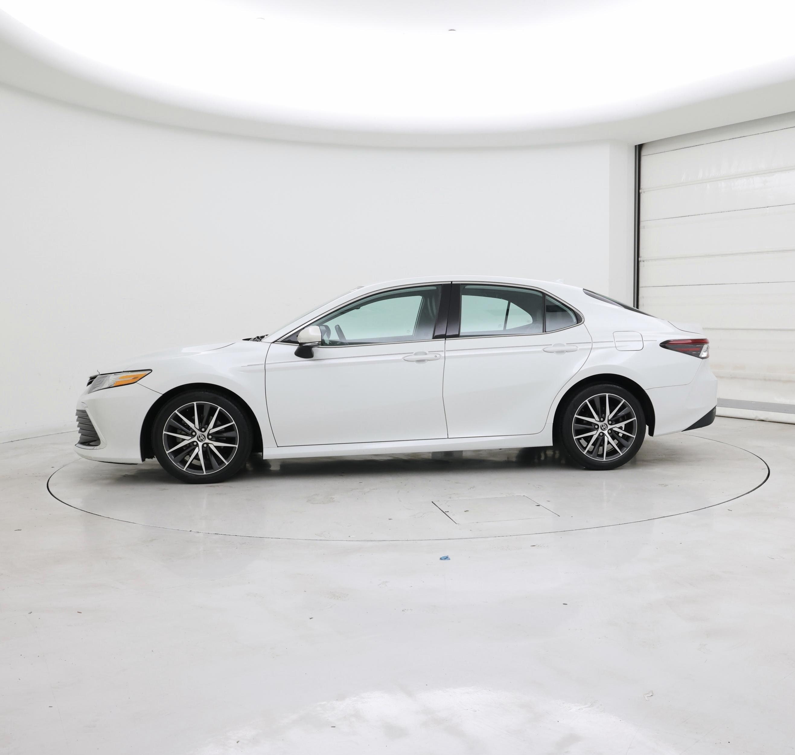 Thumbnail: 2022 Toyota Camry - 3