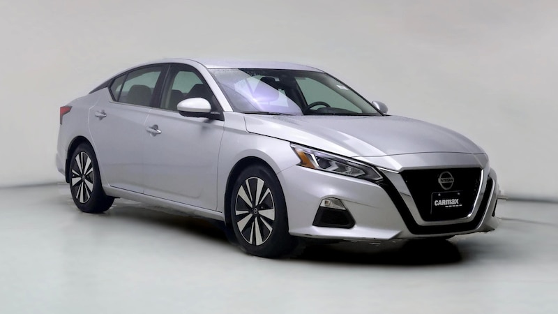 2022 Nissan Altima SV Hero Image