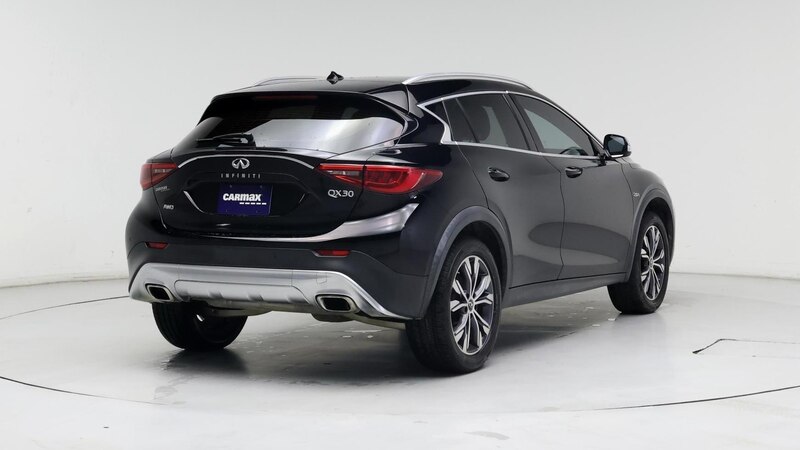 2017 INFINITI QX30 Premium 8