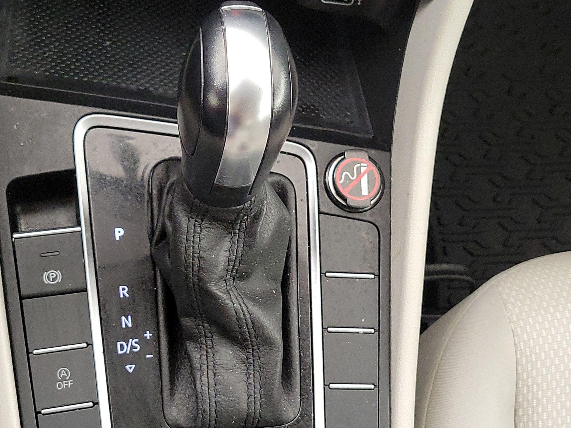 Thumbnail: 2019 Volkswagen Jetta - 17