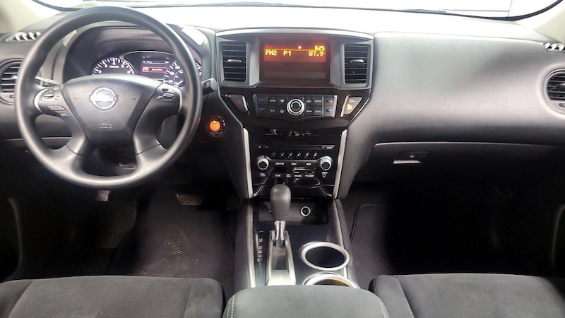 2014 Nissan Pathfinder S 9
