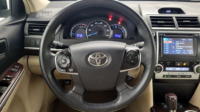 2013 Toyota Camry XLE 10