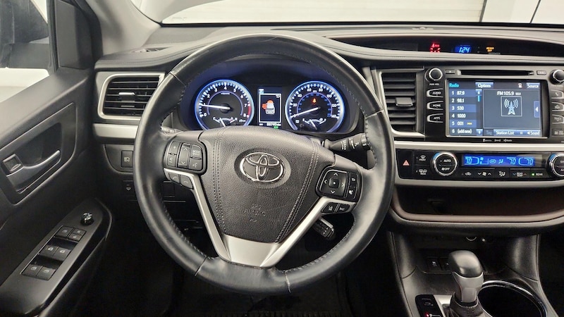 2017 Toyota Highlander XLE 10