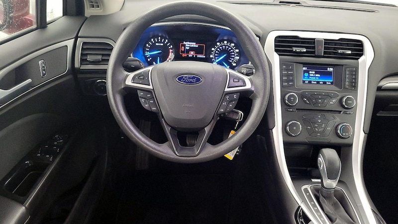 2016 Ford Fusion SE 10