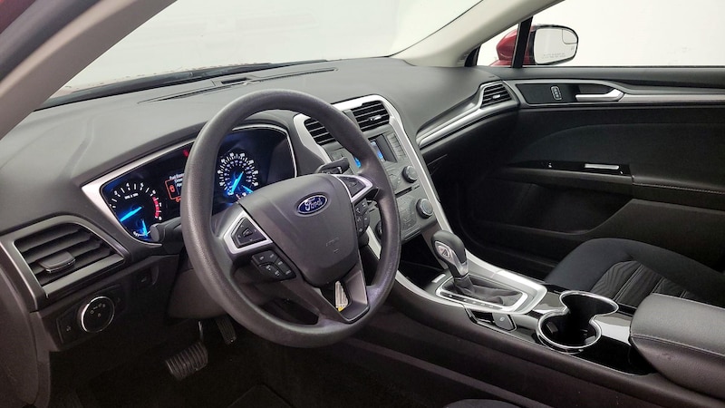 2016 Ford Fusion SE 11