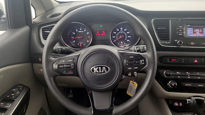 2016 Kia Sedona LX 10