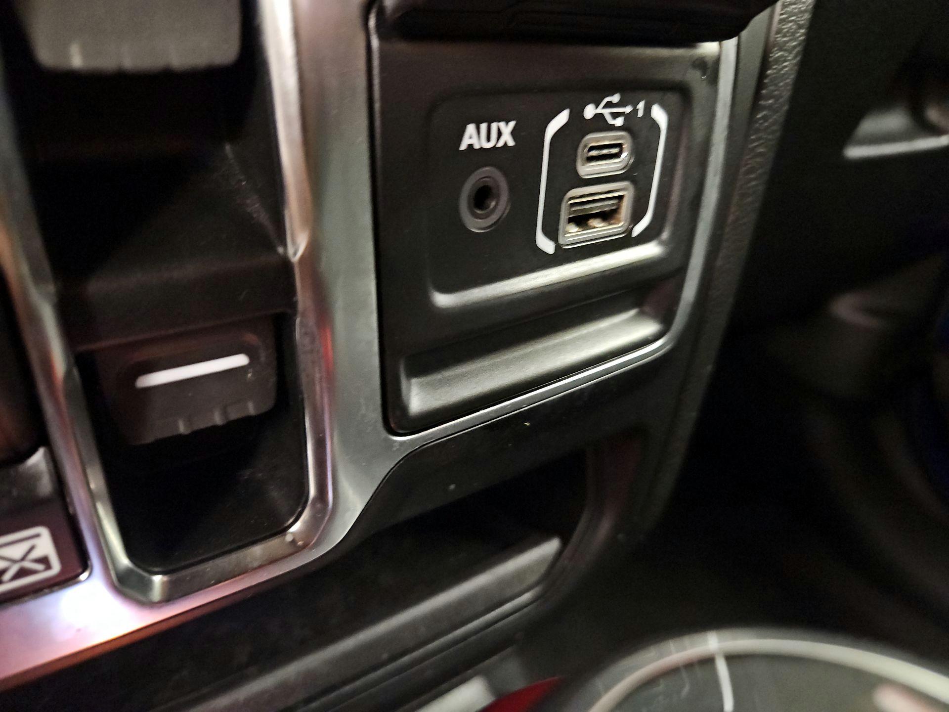 Thumbnail: 2019 Jeep Wrangler - 18