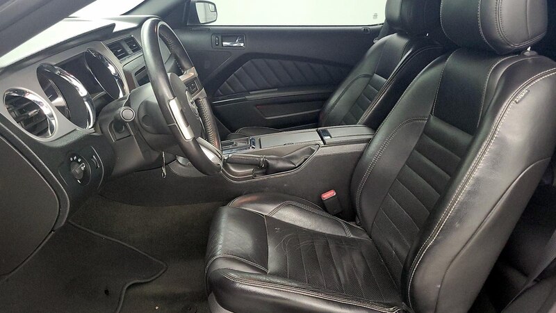 2013 Ford Mustang Premium 11