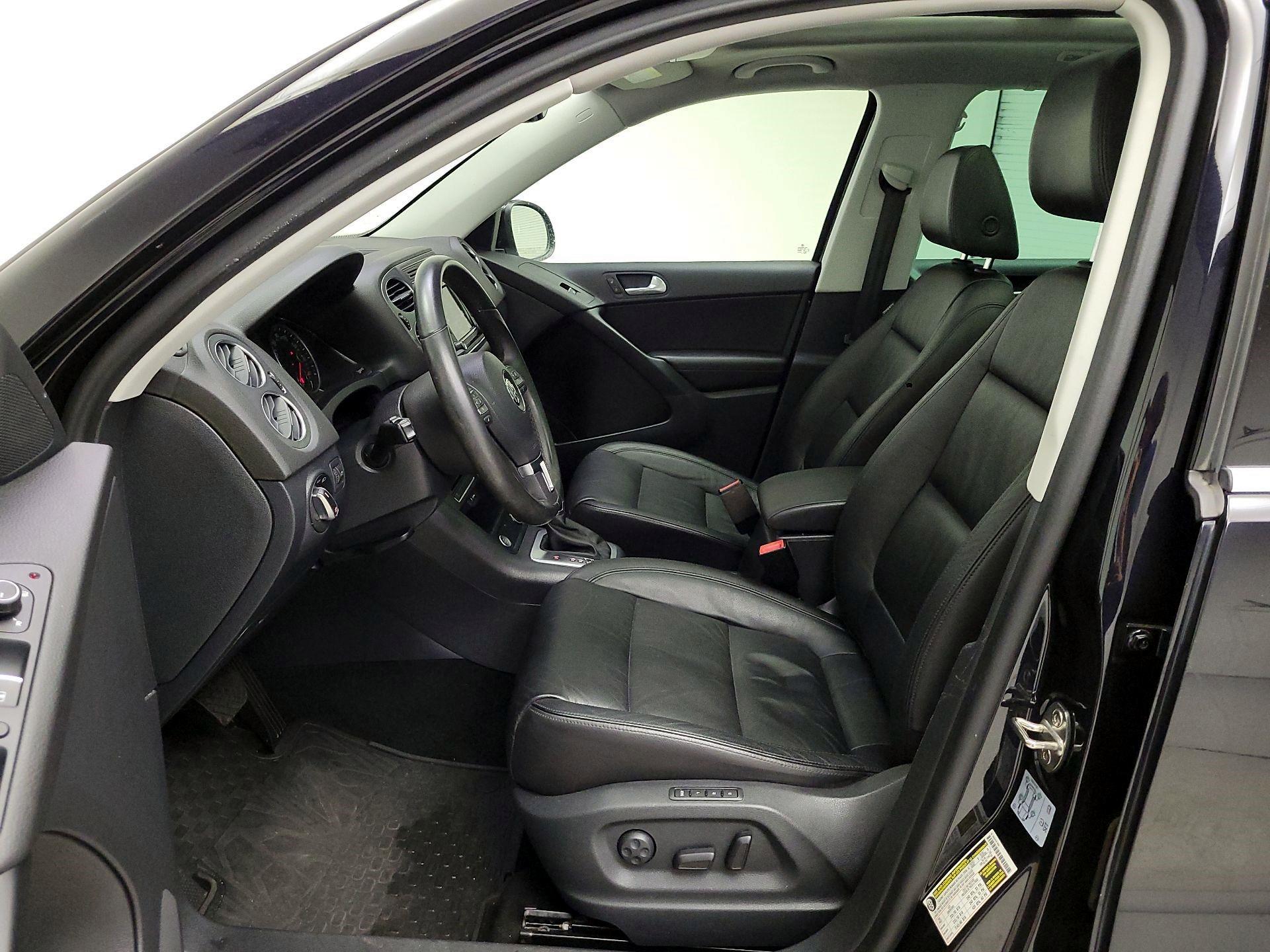 Thumbnail: 2017 Volkswagen Tiguan - 11