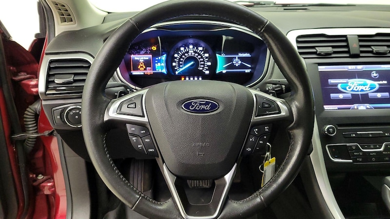 2016 Ford Fusion SE 10