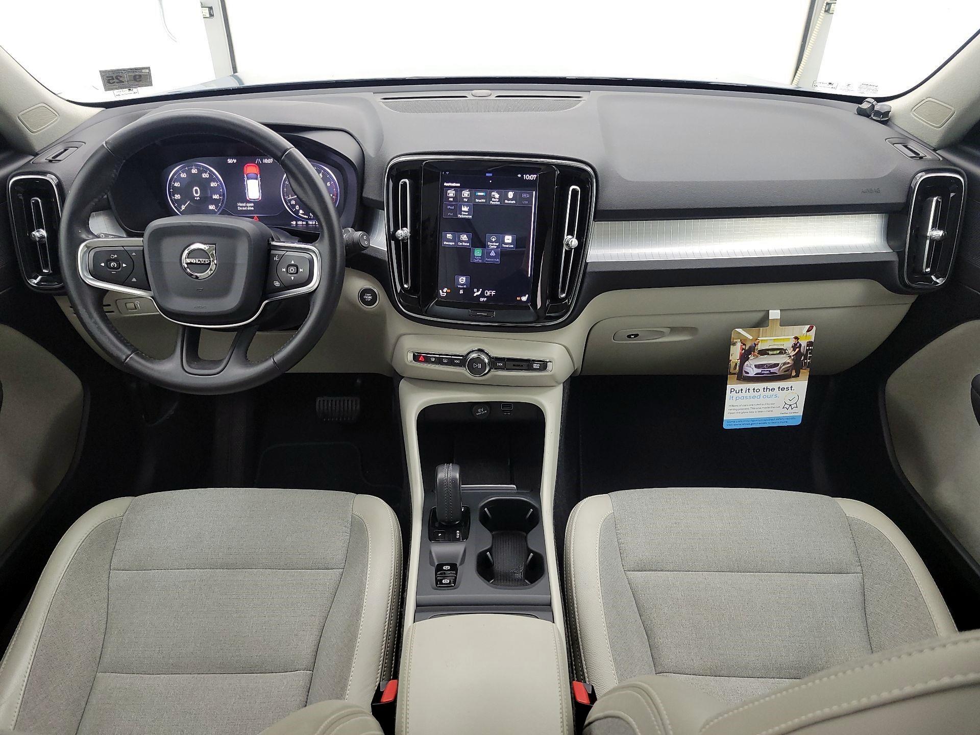 Thumbnail: 2020 Volvo XC40 - 9