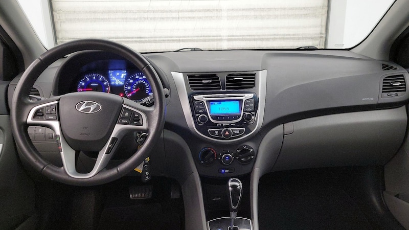 2013 Hyundai Accent SE 9
