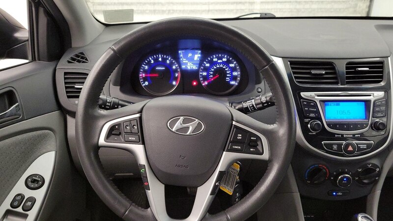 2013 Hyundai Accent SE 10