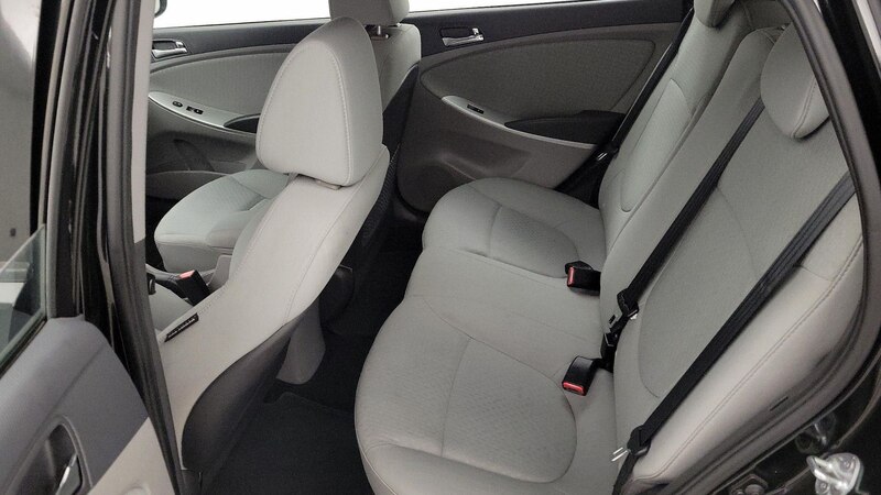 2013 Hyundai Accent SE 18