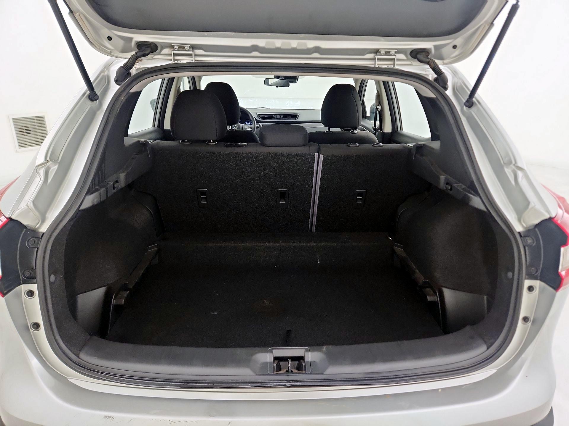 Thumbnail: 2022 Nissan Rogue Sport - 20