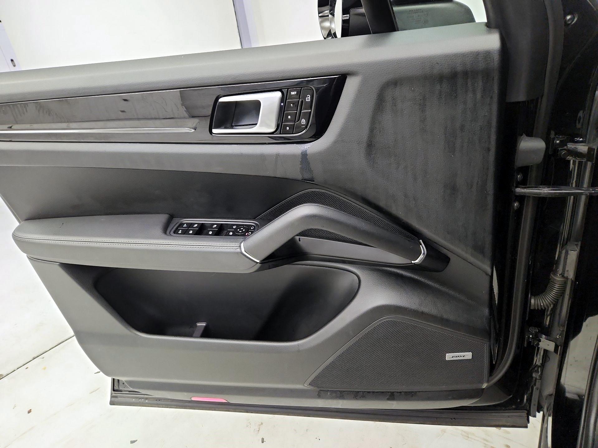 Thumbnail: 2020 Porsche Cayenne - 12