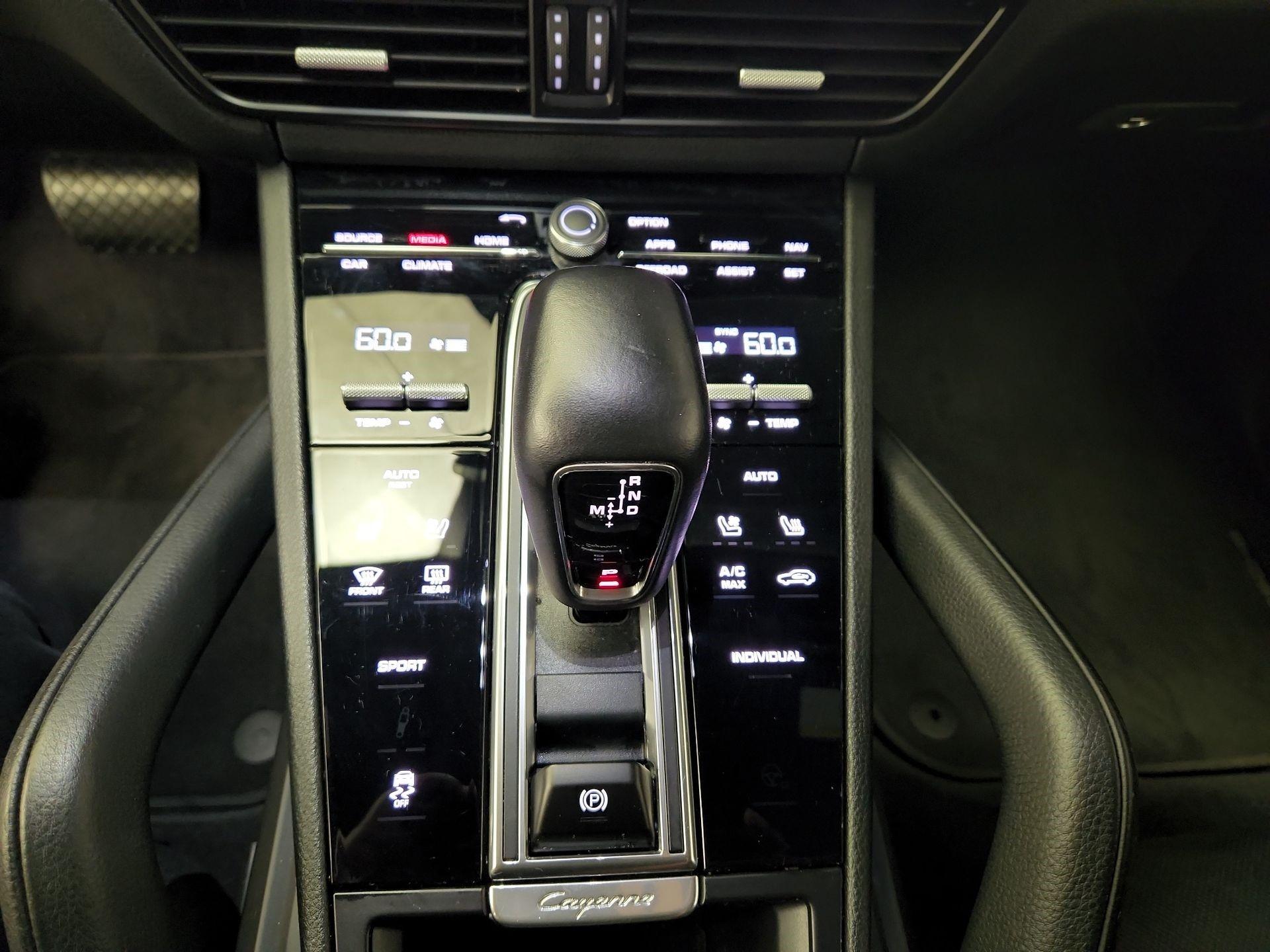 Thumbnail: 2020 Porsche Cayenne - 17