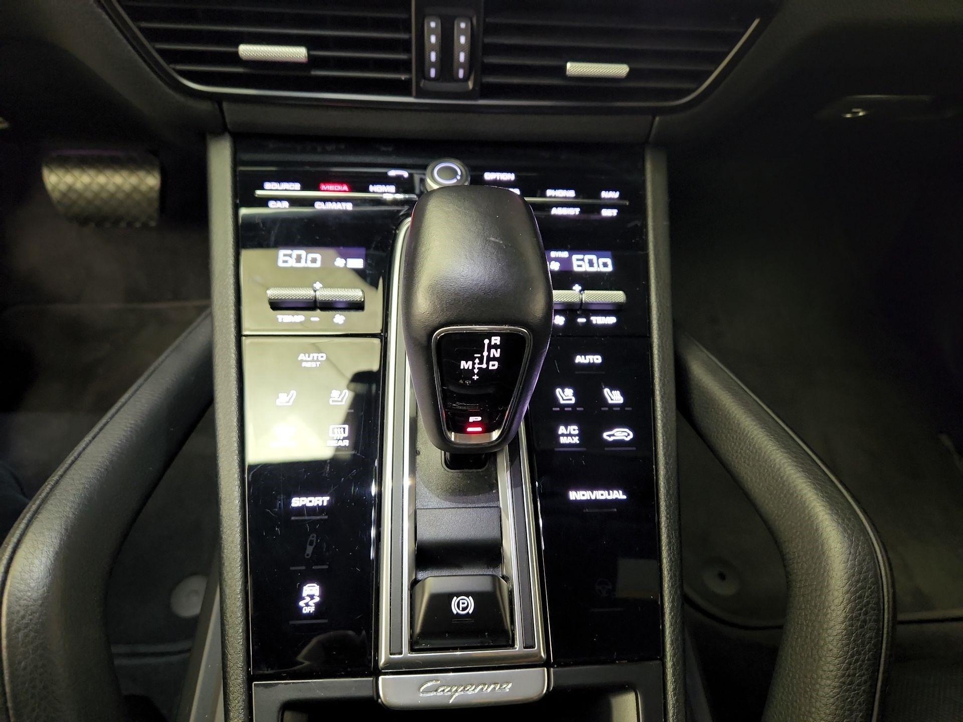 Thumbnail: 2020 Porsche Cayenne - 18