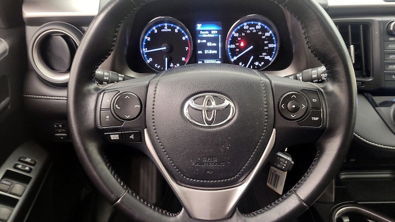 2016 Toyota RAV4 XLE 10