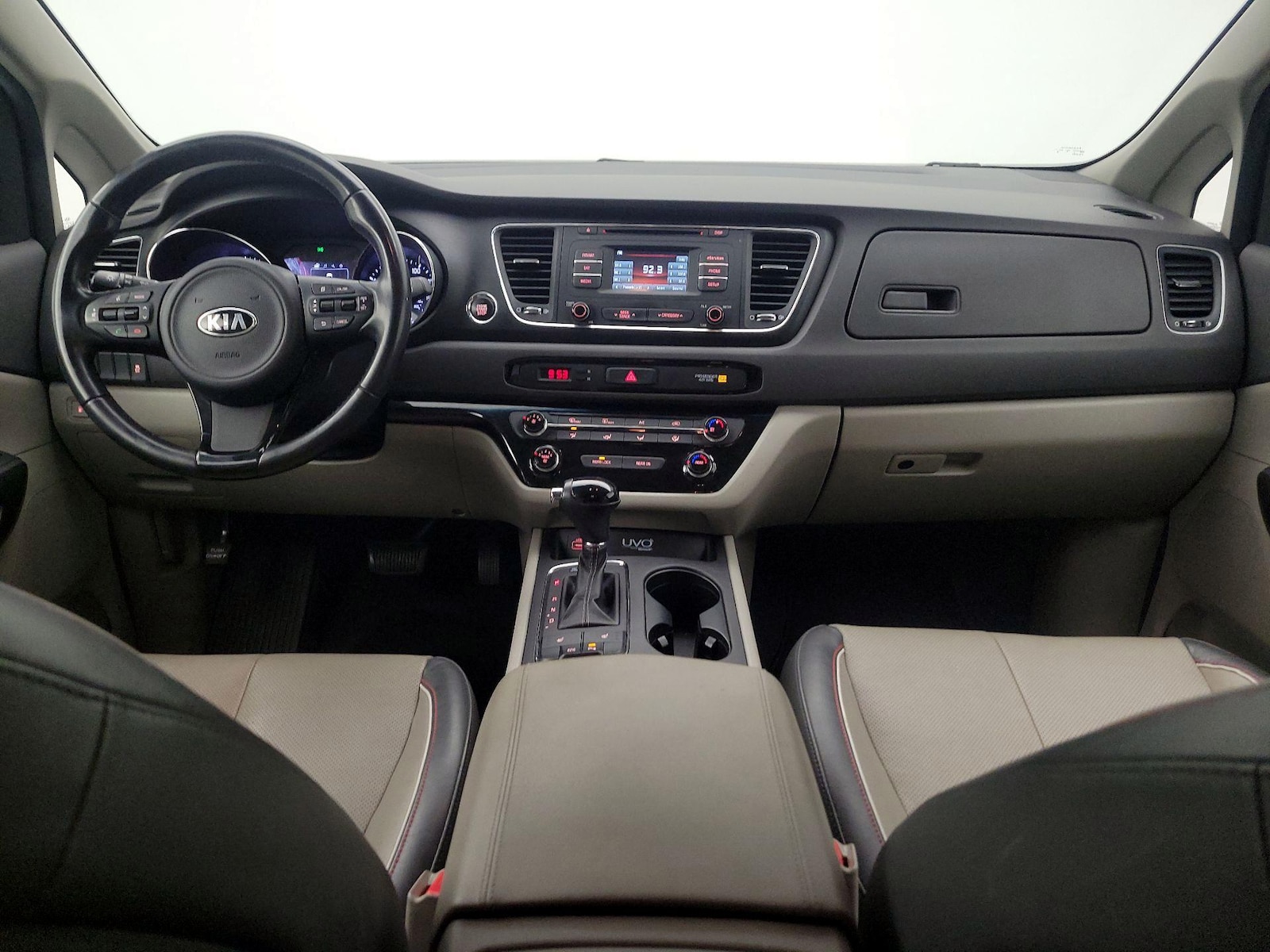 2017 Kia Sedona LX - Photo 10