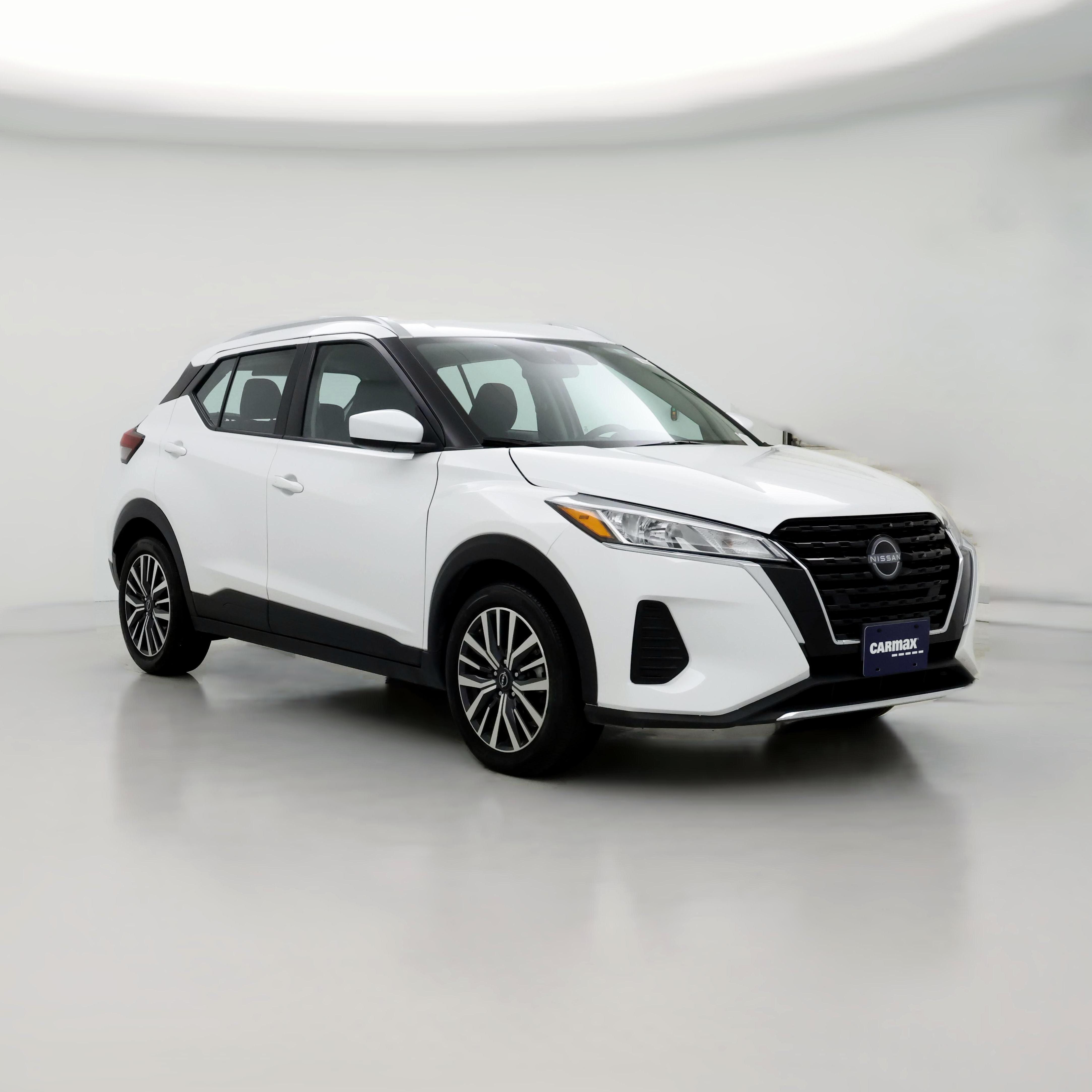 Nissan cheap kicks white