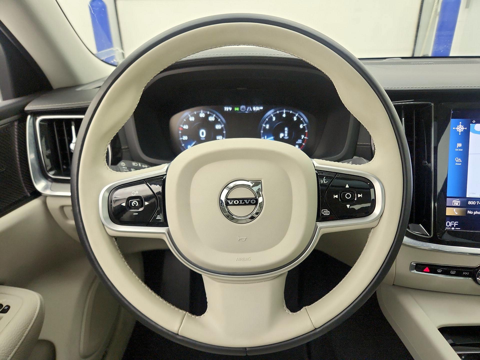 Thumbnail: 2022 Volvo S60 - 10