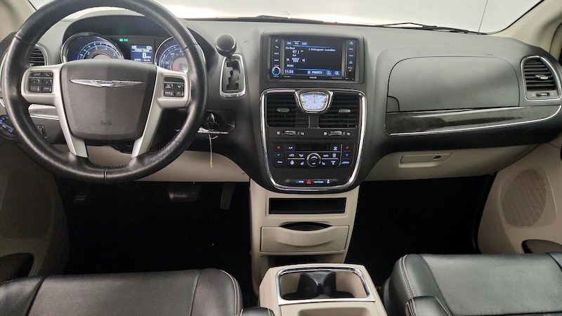 2015 Chrysler Town & Country Touring 9