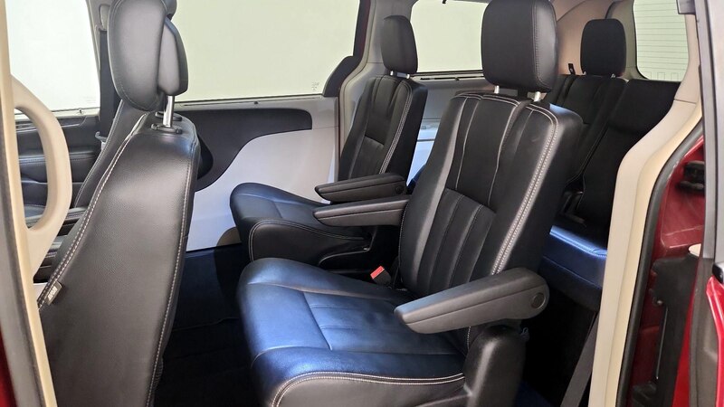 2015 Chrysler Town & Country Touring 18