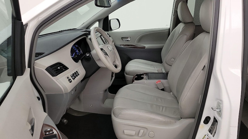 2014 Toyota Sienna XLE 11