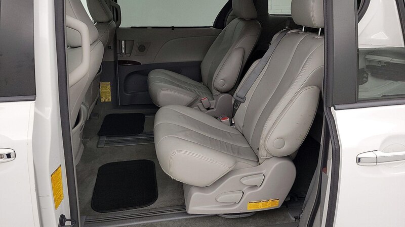 2014 Toyota Sienna XLE 21