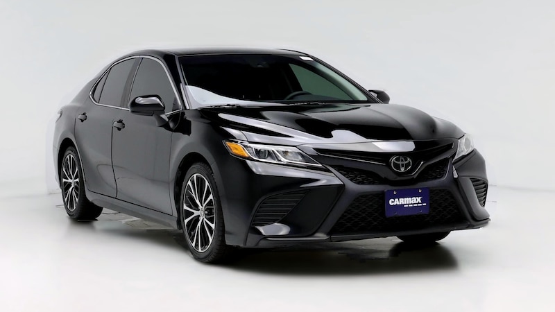 2020 Toyota Camry SE Hero Image