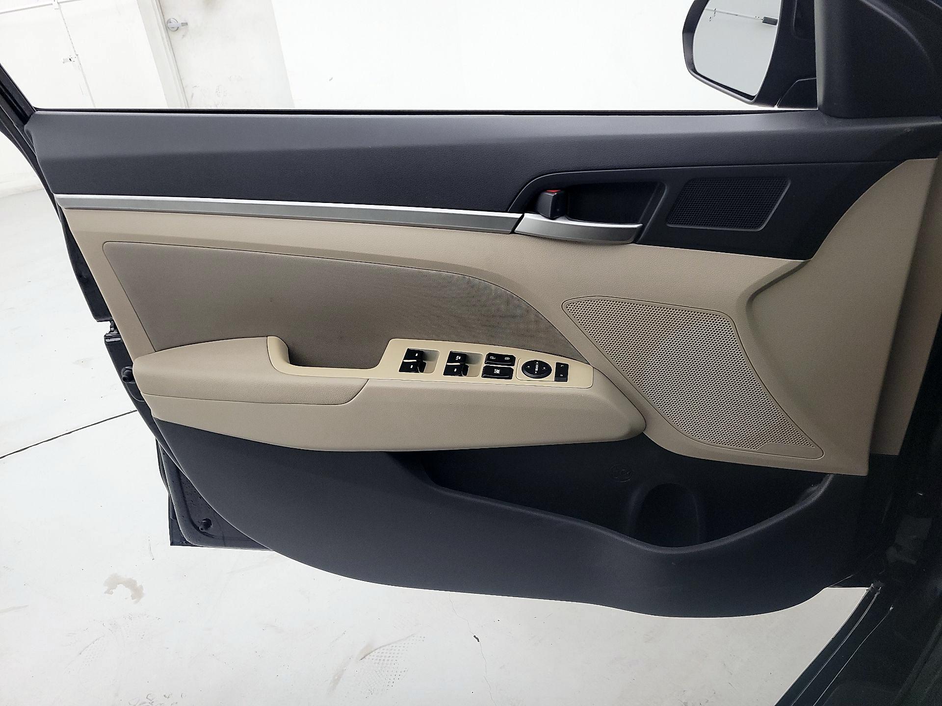 Thumbnail: 2020 Hyundai Elantra - 12