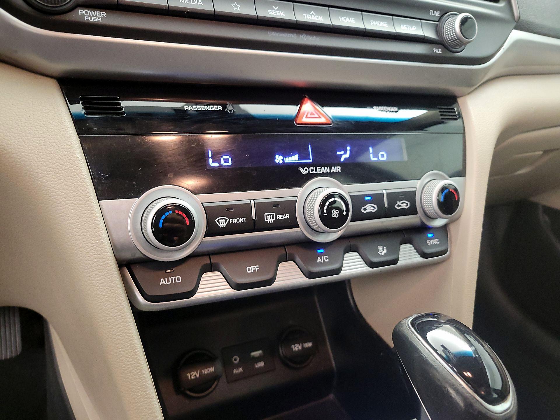 Thumbnail: 2020 Hyundai Elantra - 16