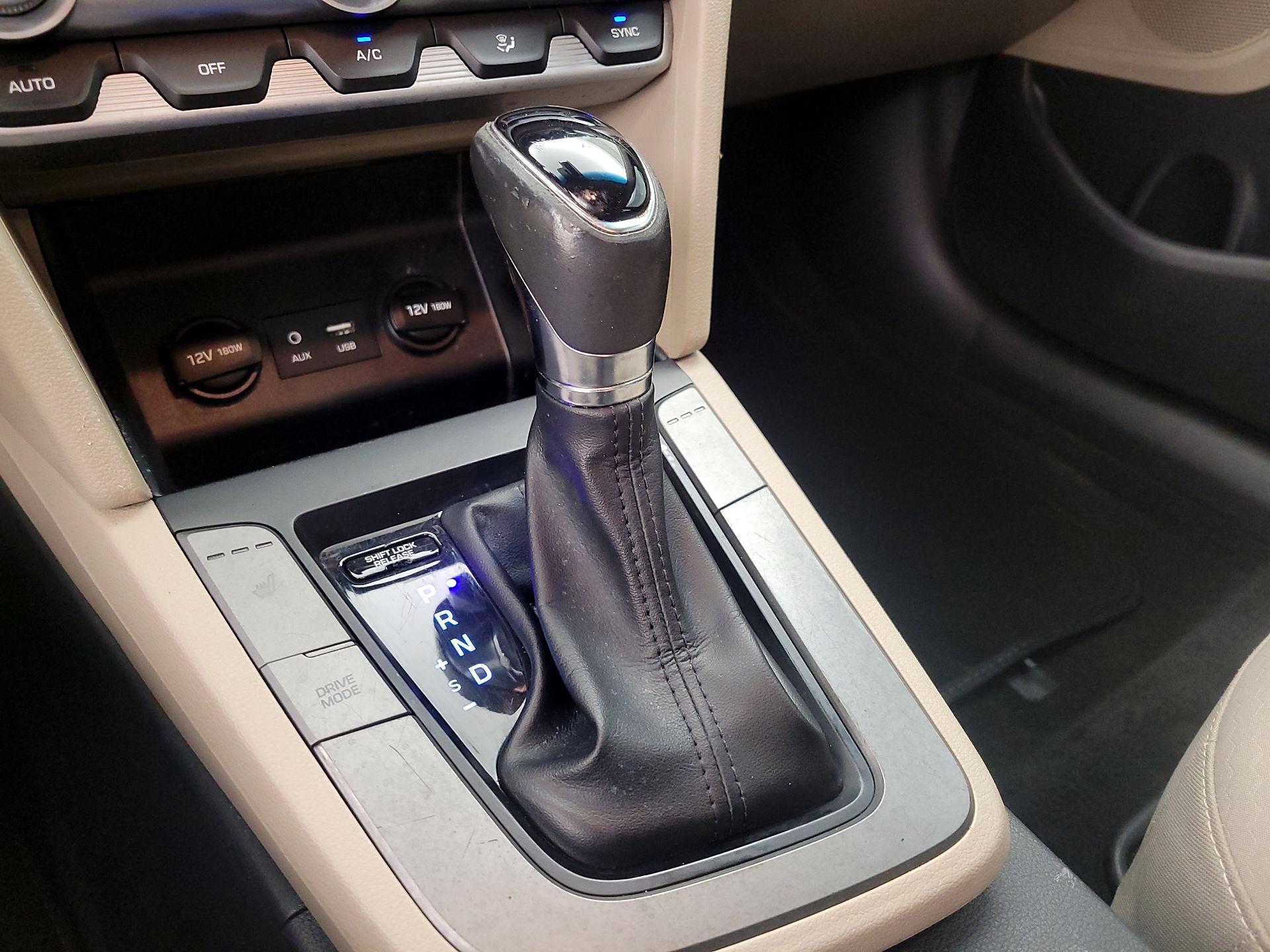 Thumbnail: 2020 Hyundai Elantra - 17