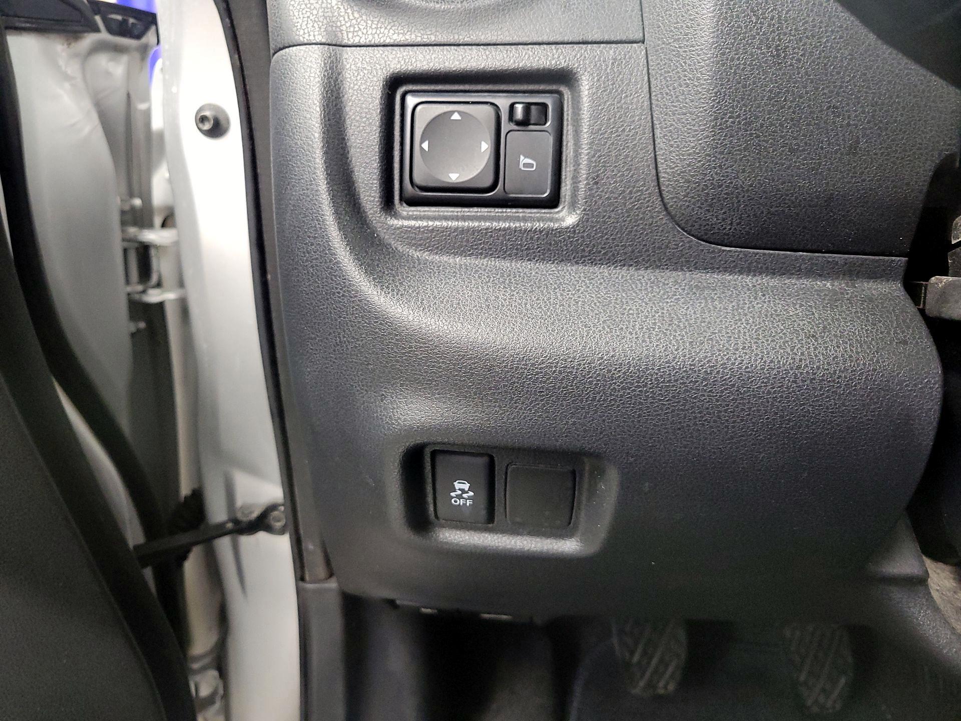 Thumbnail: 2014 Nissan Versa Note - 13