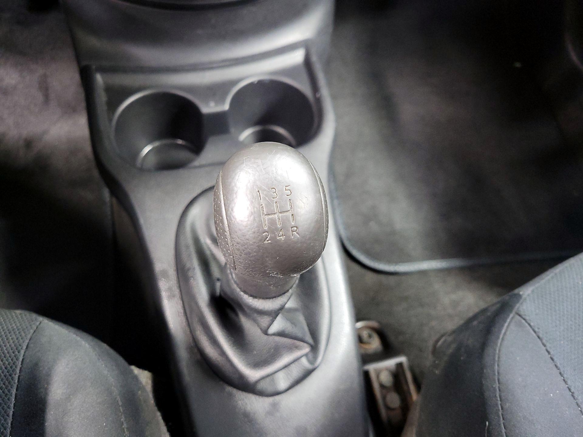 Thumbnail: 2014 Nissan Versa Note - 16