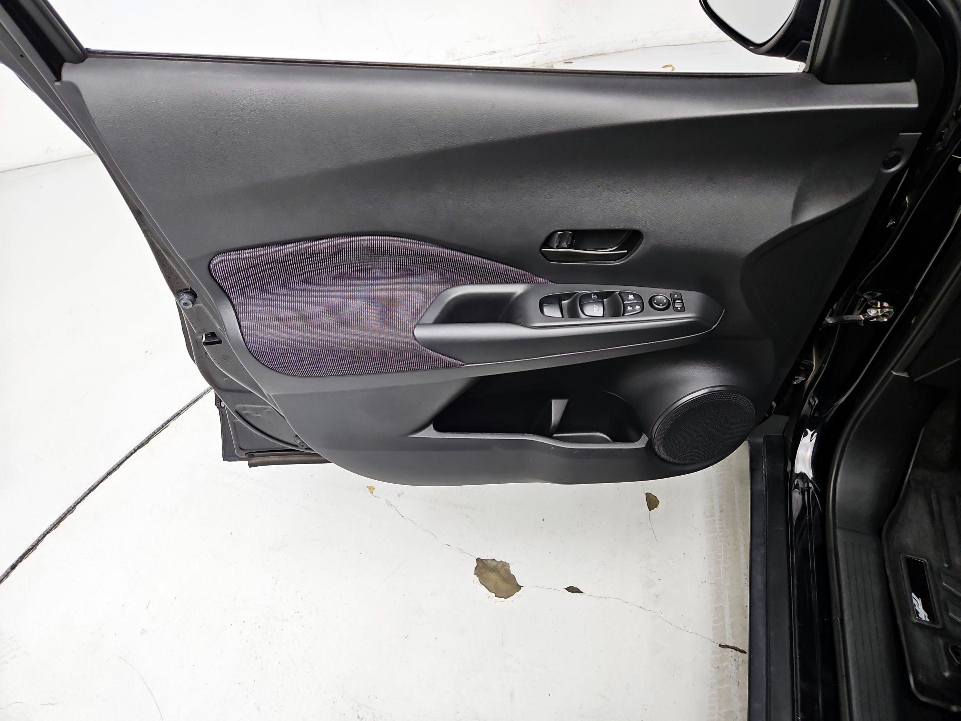 Thumbnail: 2019 Nissan Kicks - 12