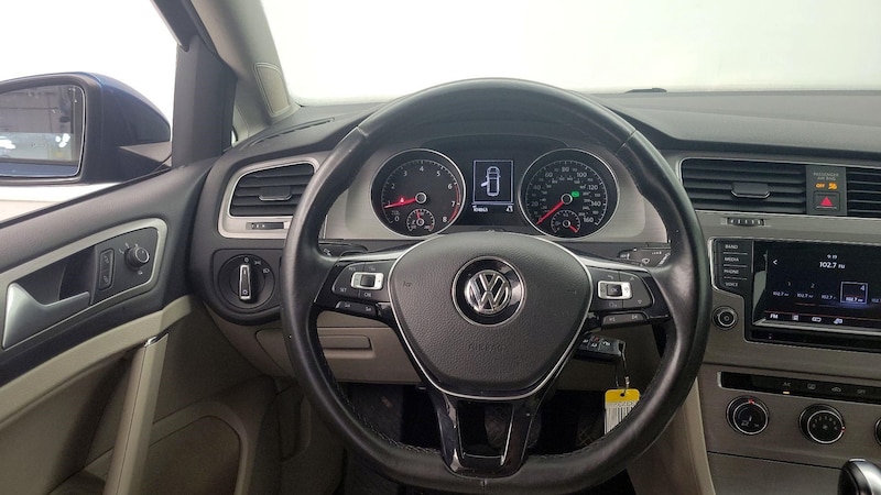 2015 Volkswagen Golf S 10