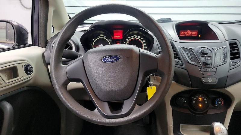 2012 Ford Fiesta S 10