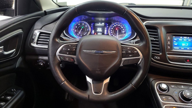 2016 Chrysler 200 Limited 10