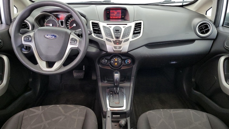 2013 Ford Fiesta SE 9