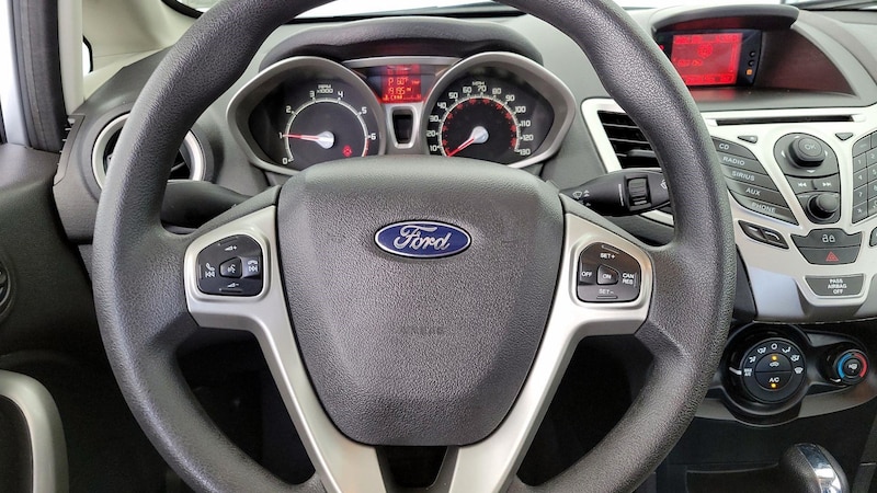 2013 Ford Fiesta SE 10