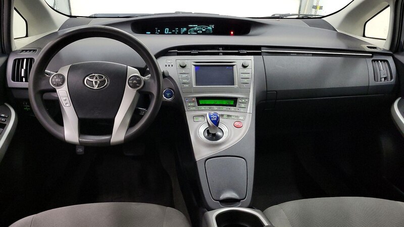 2015 Toyota Prius Two 9