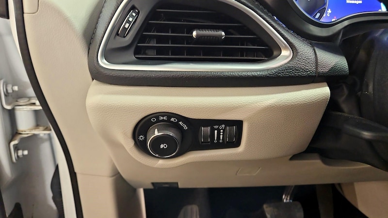 2018 Chrysler Pacifica Limited 13